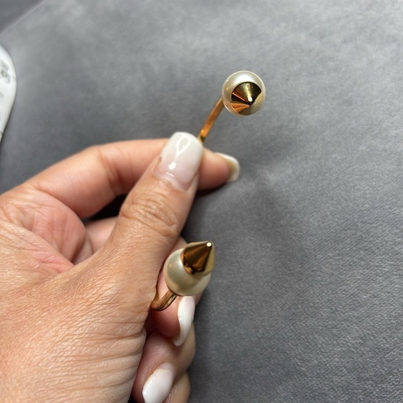 Stella & Dot: Elegant Gold and Pearl Bracelet - Picture 5 of 6